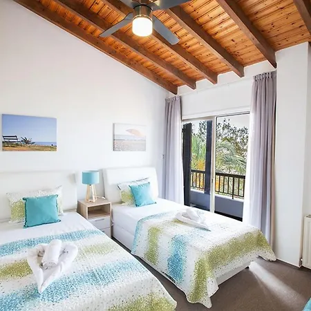 Nepou - Beautiful 4 Bedroom - Located In With Private Pool