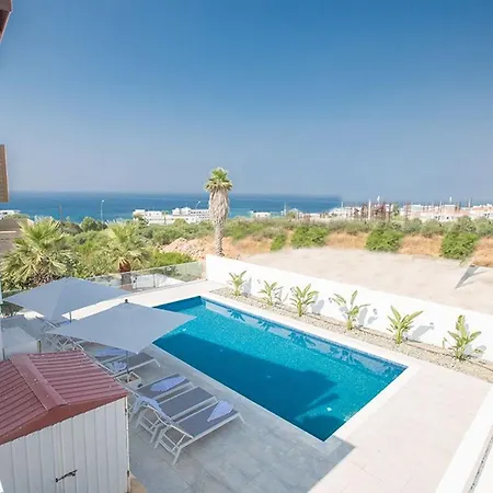 Villa Nepou - Beautiful 4 Bedroom - Located In With Private Pool *