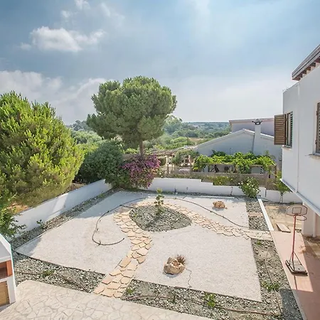 Villa Nepou - Beautiful 4 Bedroom - Located In With Private Pool Agia Napa