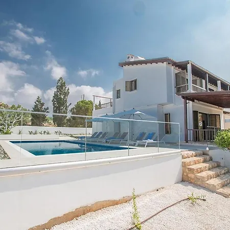 Nepou - Beautiful 4 Bedroom - Located In With Private Pool