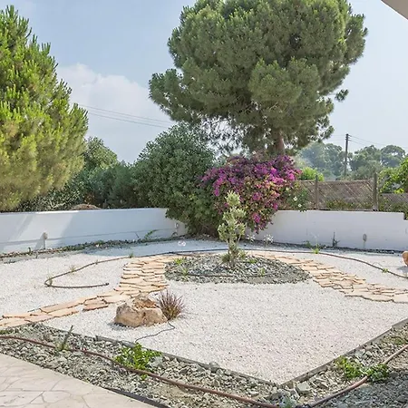 Nepou - Beautiful 4 Bedroom - Located In With Private Pool